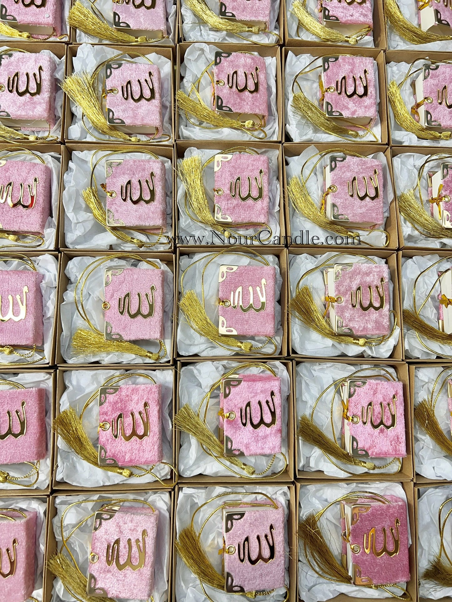 مصحف وردي قطيفة