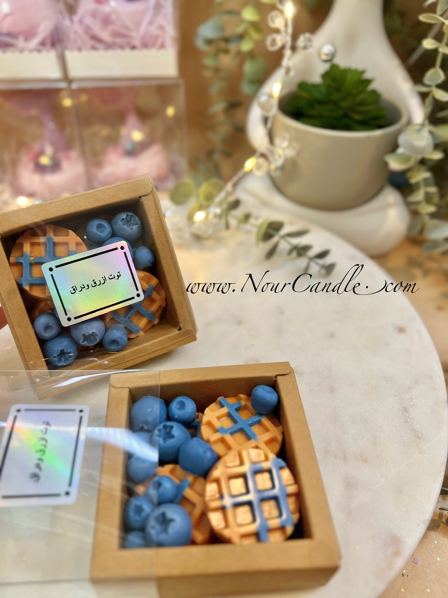 فواحات زهرة الدراق مع التوت الازرق